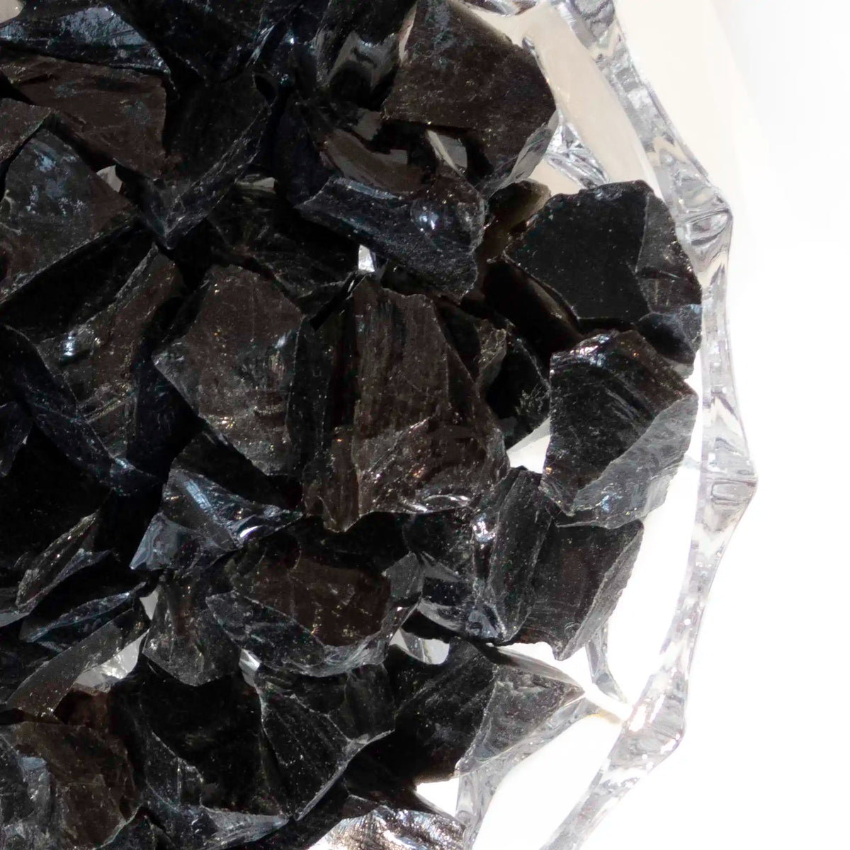 Skinnende sort rå obsidian krystal