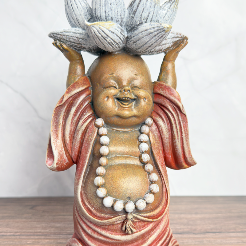 lotus munk statue i profil