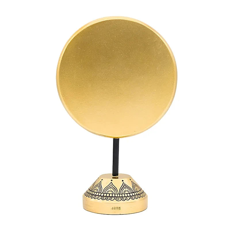 Figur i guldfarvet polyresin af kvinde i meditation, 24,5 cm og 610 gram