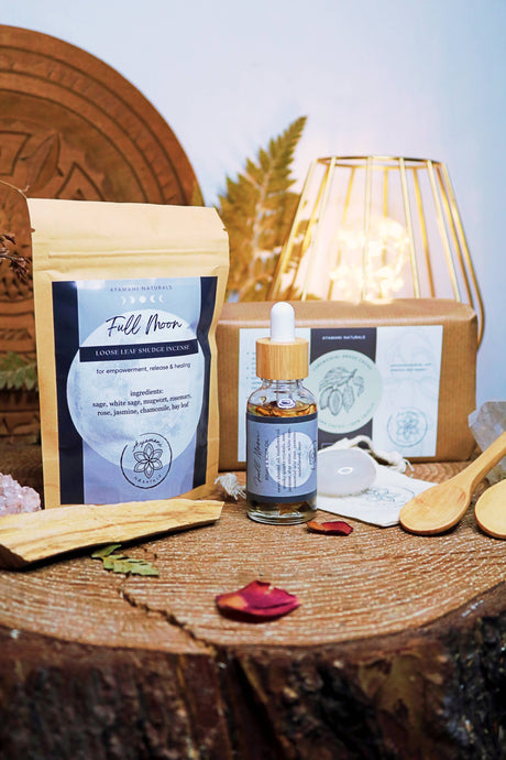 Ceremoniel kakao gaveæske til fuldmåne ritual med palo santo, urteblanding og ritualolie – billede 2