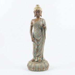 Buddha der holder en lotus i hånden