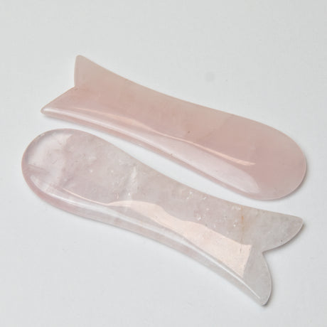 2 rosakvarts gua sha i lyserød farve