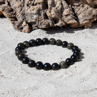 guld obsidian 8 mm armbånd i sort nuance med guld skær.