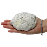 bjergkrystal geode 8-9 cm i hånd