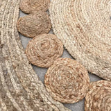 Rundt jutetæppe fra Indien på Ø 120 cm med cirkler i cirkler, naturfibre